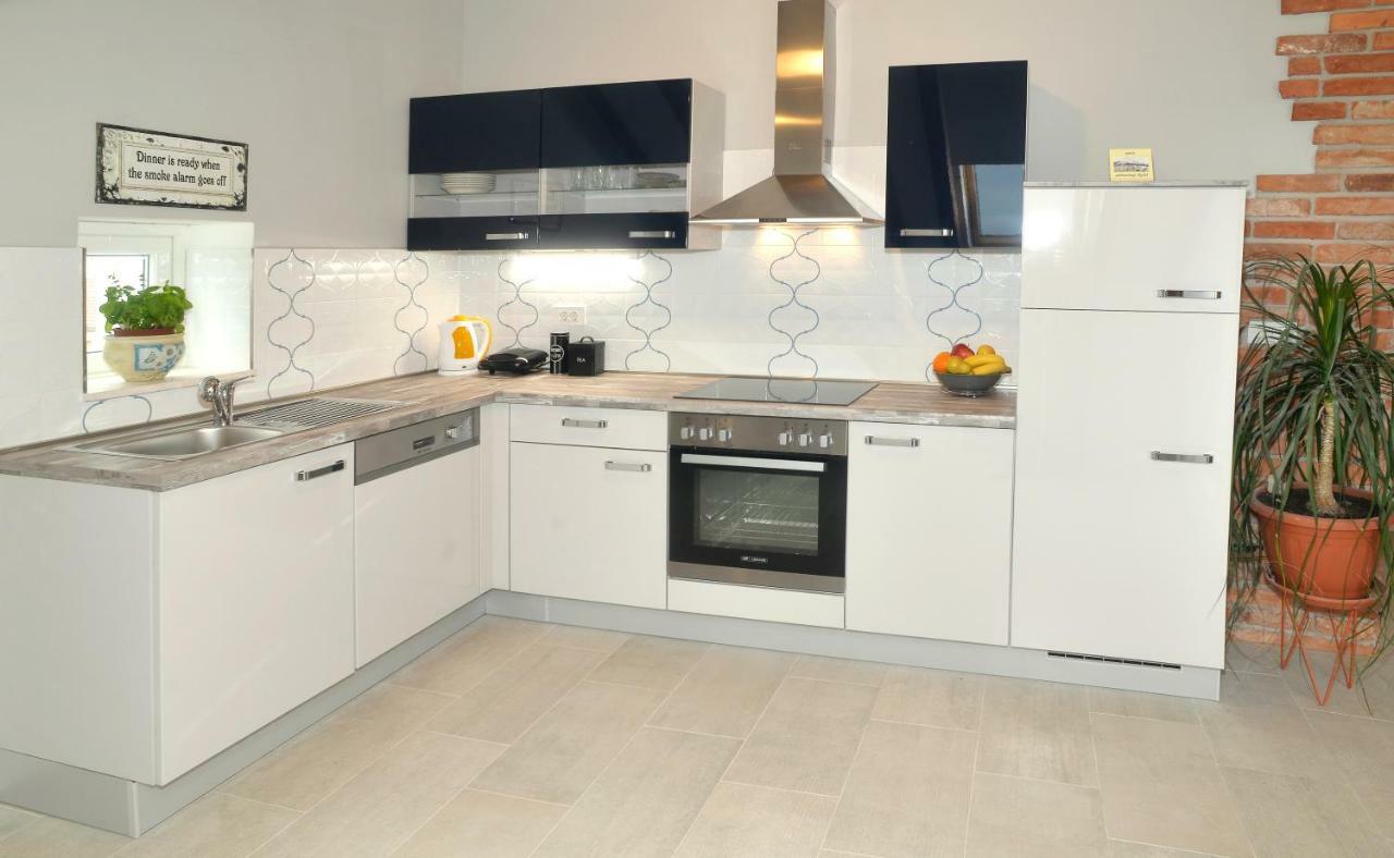 Apartment Holiday In Podstrana Bagian luar foto