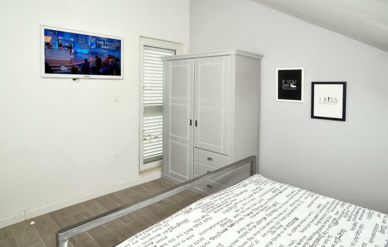 Apartment Holiday In Podstrana Bagian luar foto